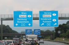 Autobane nederst i Tyskland, Alpene i bakgrunnen